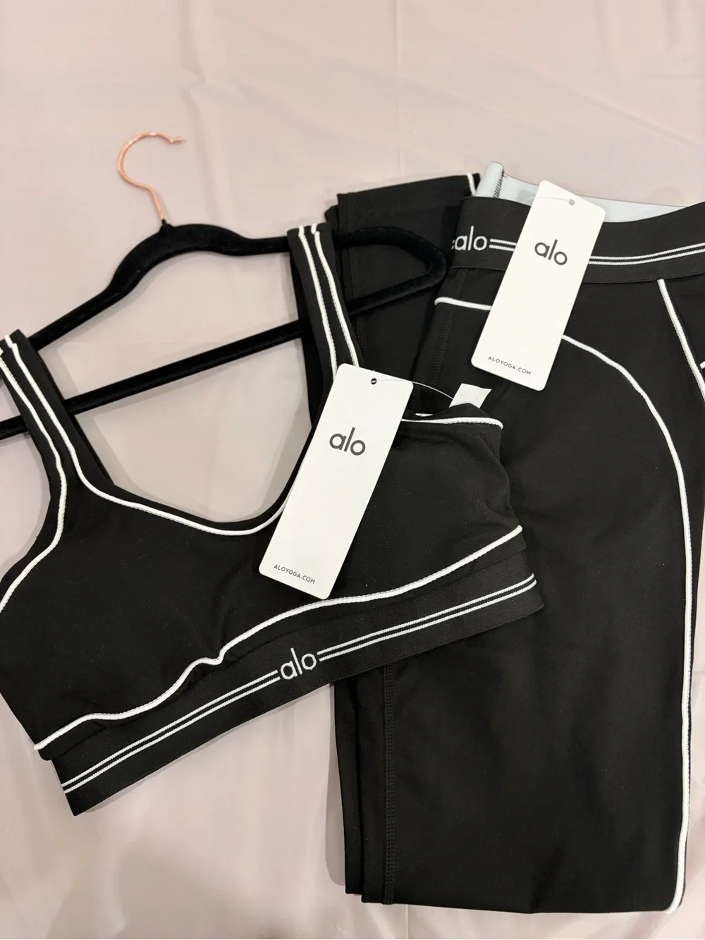 ALO Yoga Black Racerback Sports Bra with White Piping - Picture 2 of 3